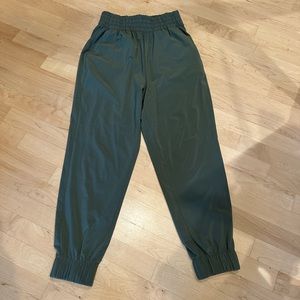 Vuori Green Wide Waistband Joggers